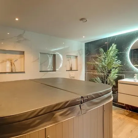 Luxueus Met Jacuzzi Apartman