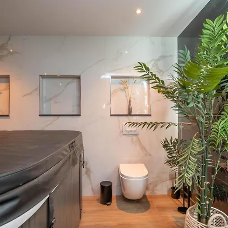 Luxueus Met Jacuzzi Apartman Medemblik